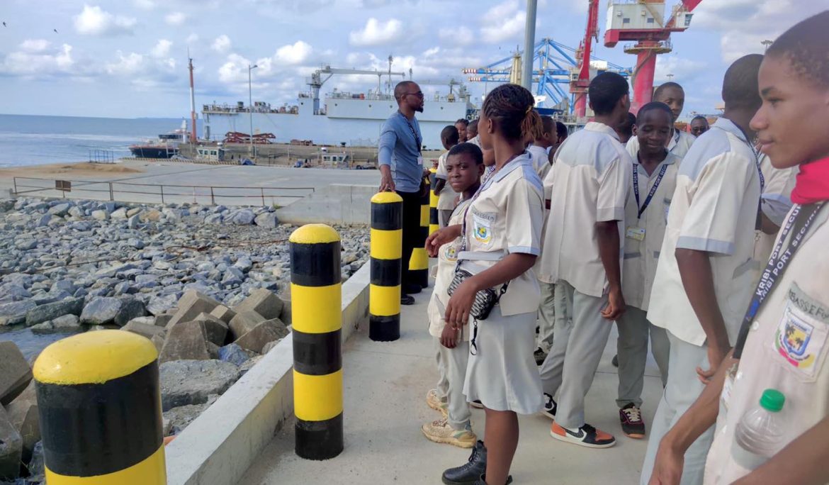Le Port Autonome de Kribi accompagne la jeunesse scolaire.