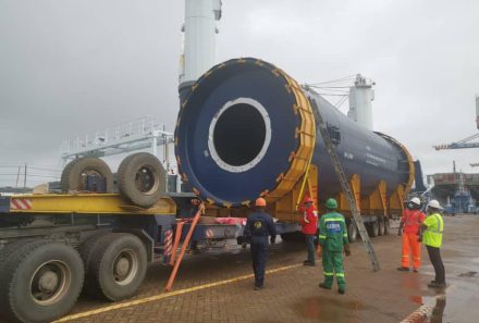Déchargement de la virole de l’usine de Cimenterie CIMPOR