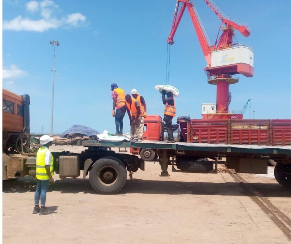 Première opération de débarquement d’engrais avec ensachage sous-palan au Port de Kribi