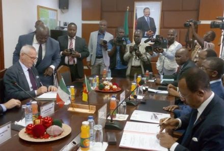 Contrat commercial pour la construction de la route Ebolowa-Akom II- Kribi
