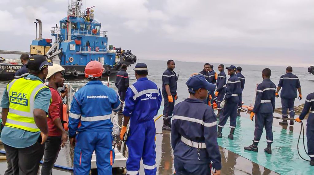 Le 27 novembre 2025, un exercice grandeur nature a testé la capacité du Port Autonome de Kribi à répondre à un déversement accidentel d’hydrocarbures. Mobilisation rapide, coordination efficace et actions ciblées : la simulation a démontré la solidité du dispositif de lutte anti-pollution.
