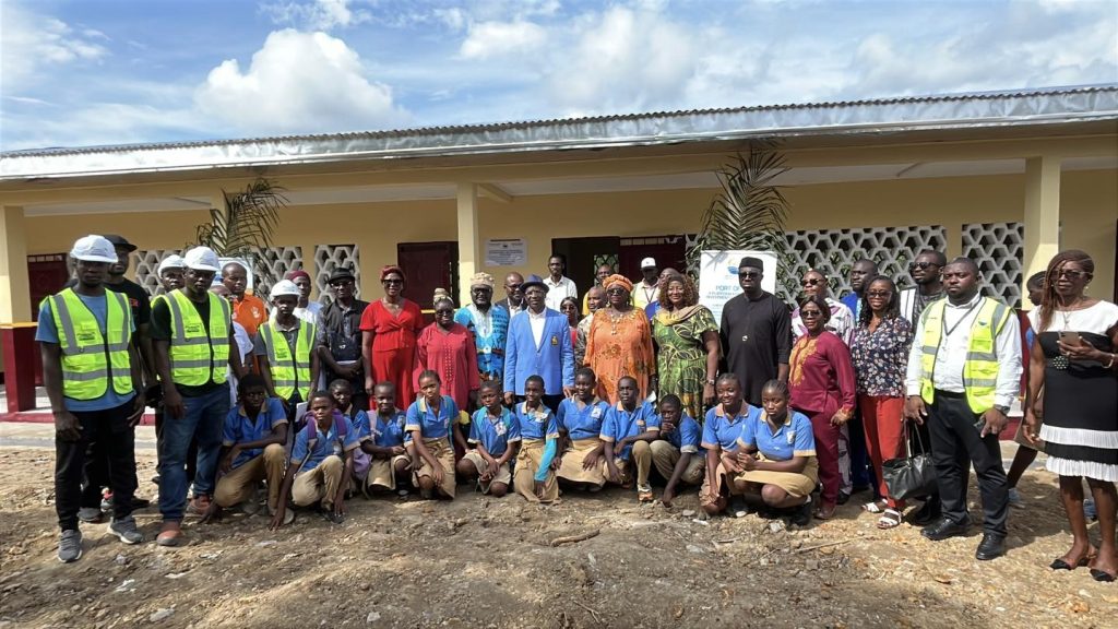 Le 22 mai 2026, le Port Autonome de Kribi a procédé à la rétrocession de nouvelles salles de classe au Lycée Bilingue Urbain de Talla. Une action forte, portée par l’engagement personnel du Directeur Général, Patrice Melom, en faveur de l’éducation, de la jeunesse et du développement humain.