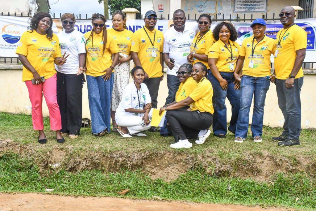 Le Port Autonome de Kribi (PAK) a célébré la Journée mondiale contre l'hépatite en organisant une séance de sensibilisation destinée à son personnel à la Cité du Port de Kribi. Cette initiative, portée par le Service Médical de la Direction des Ressources Humaines, témoigne de l'engagement constant du PAK en faveur de la santé au travail et du bien-être de ses collaborateurs.